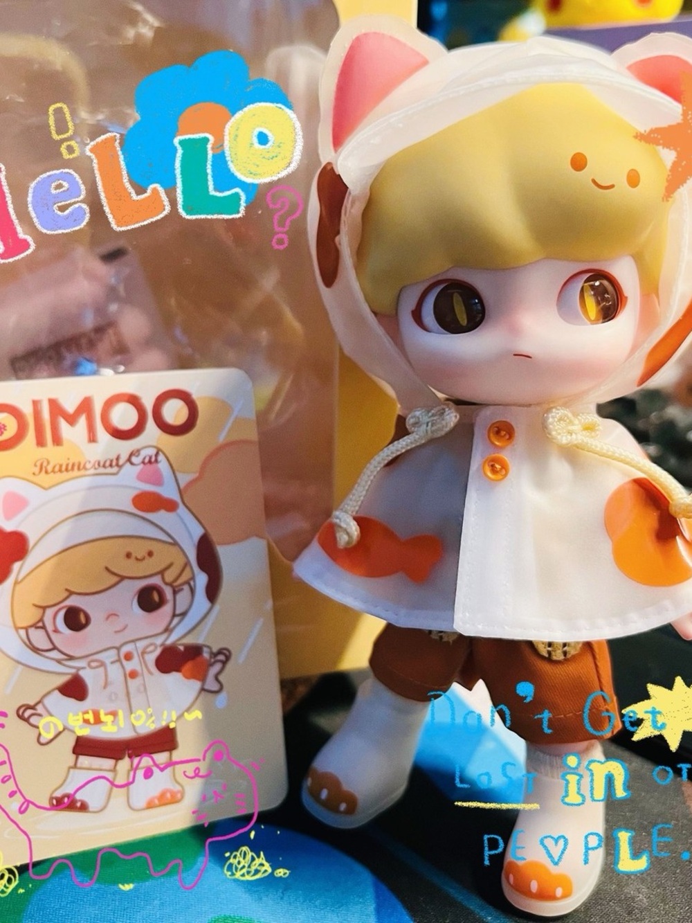 DIMOO Raincoat Cat Figurine - White & Orange